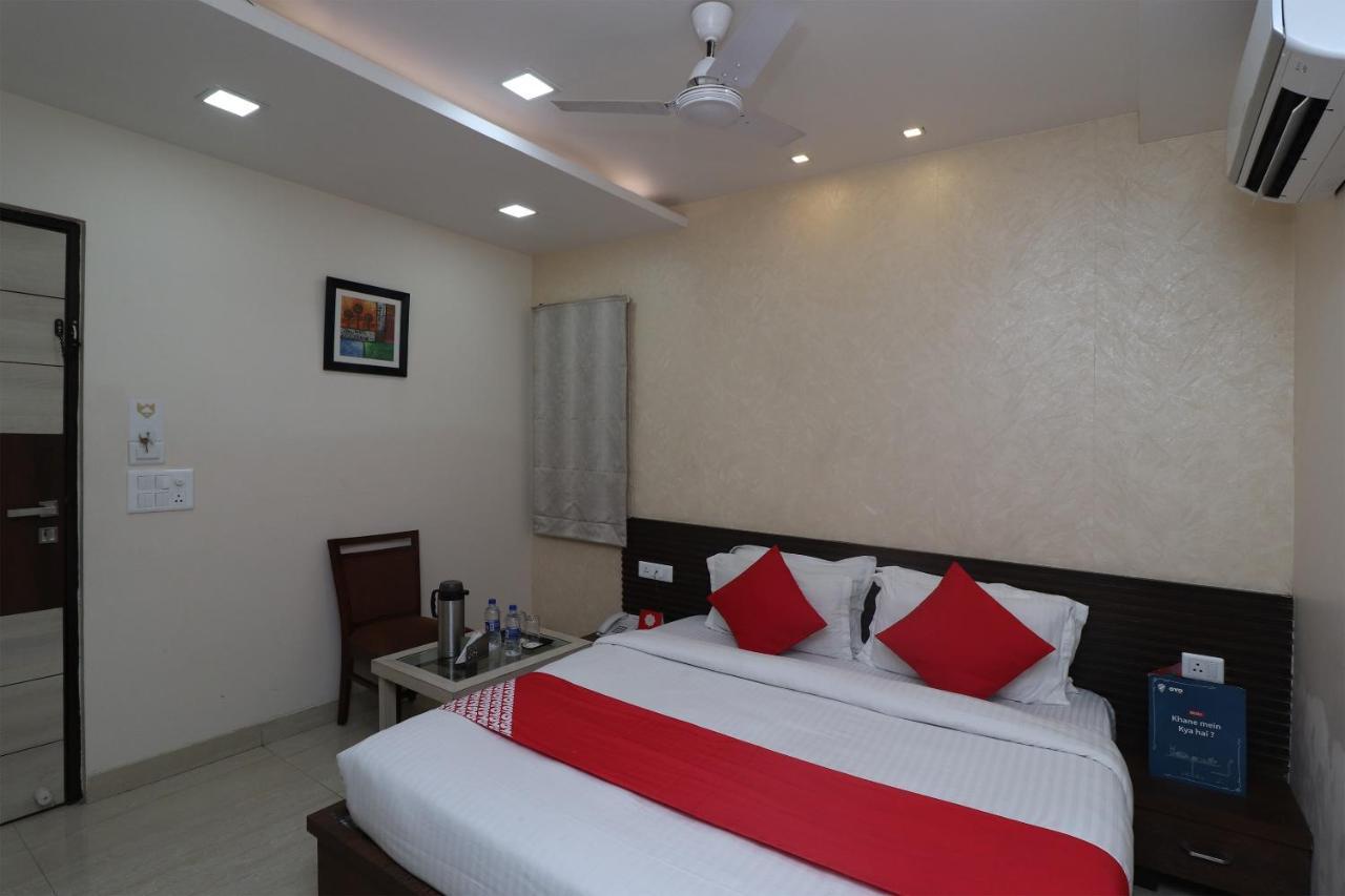 Oyo 29382 Golden Laurel Inn Deoria Buitenkant foto