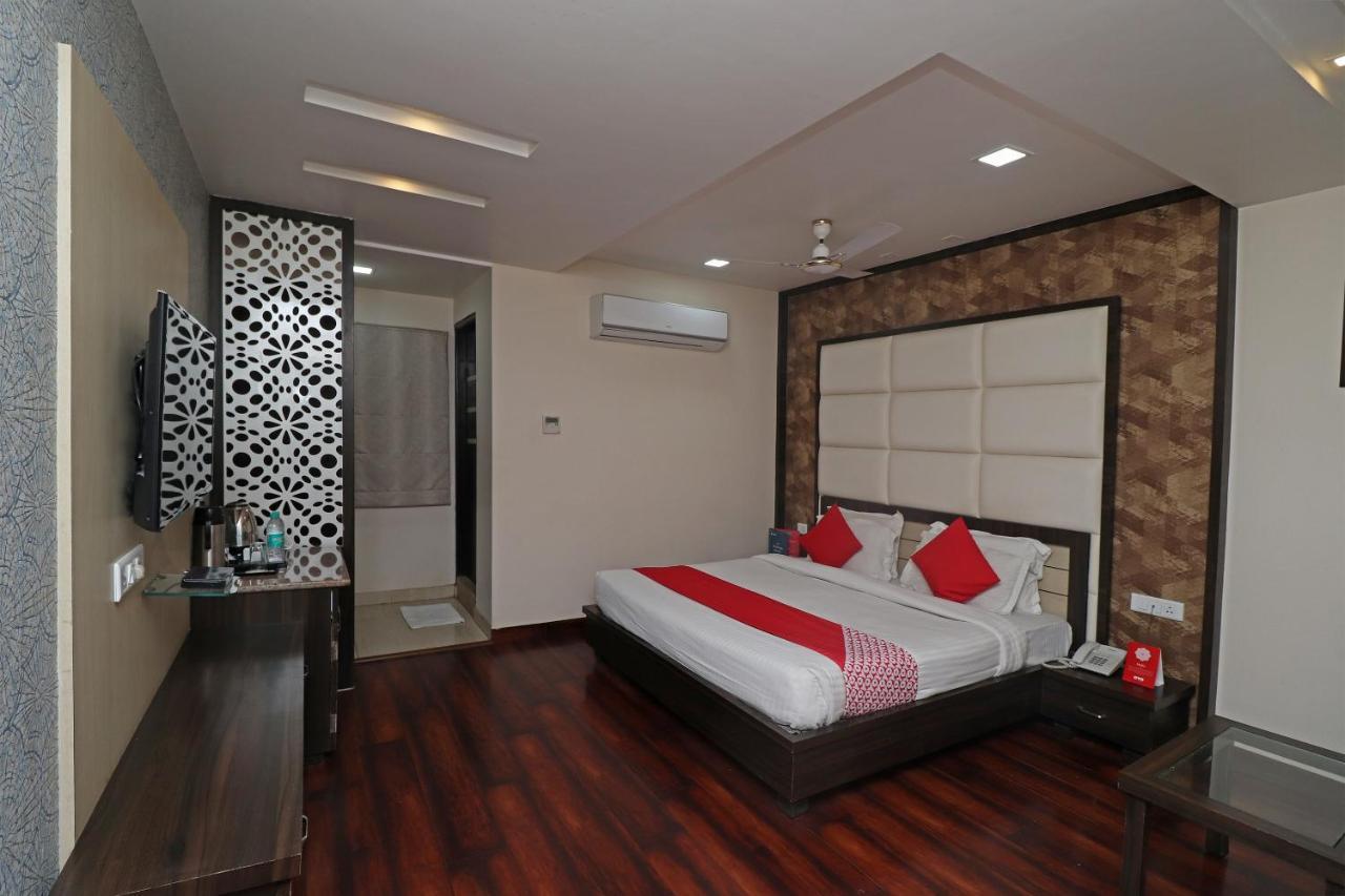 Oyo 29382 Golden Laurel Inn Deoria Buitenkant foto