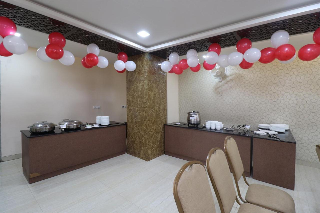 Oyo 29382 Golden Laurel Inn Deoria Buitenkant foto