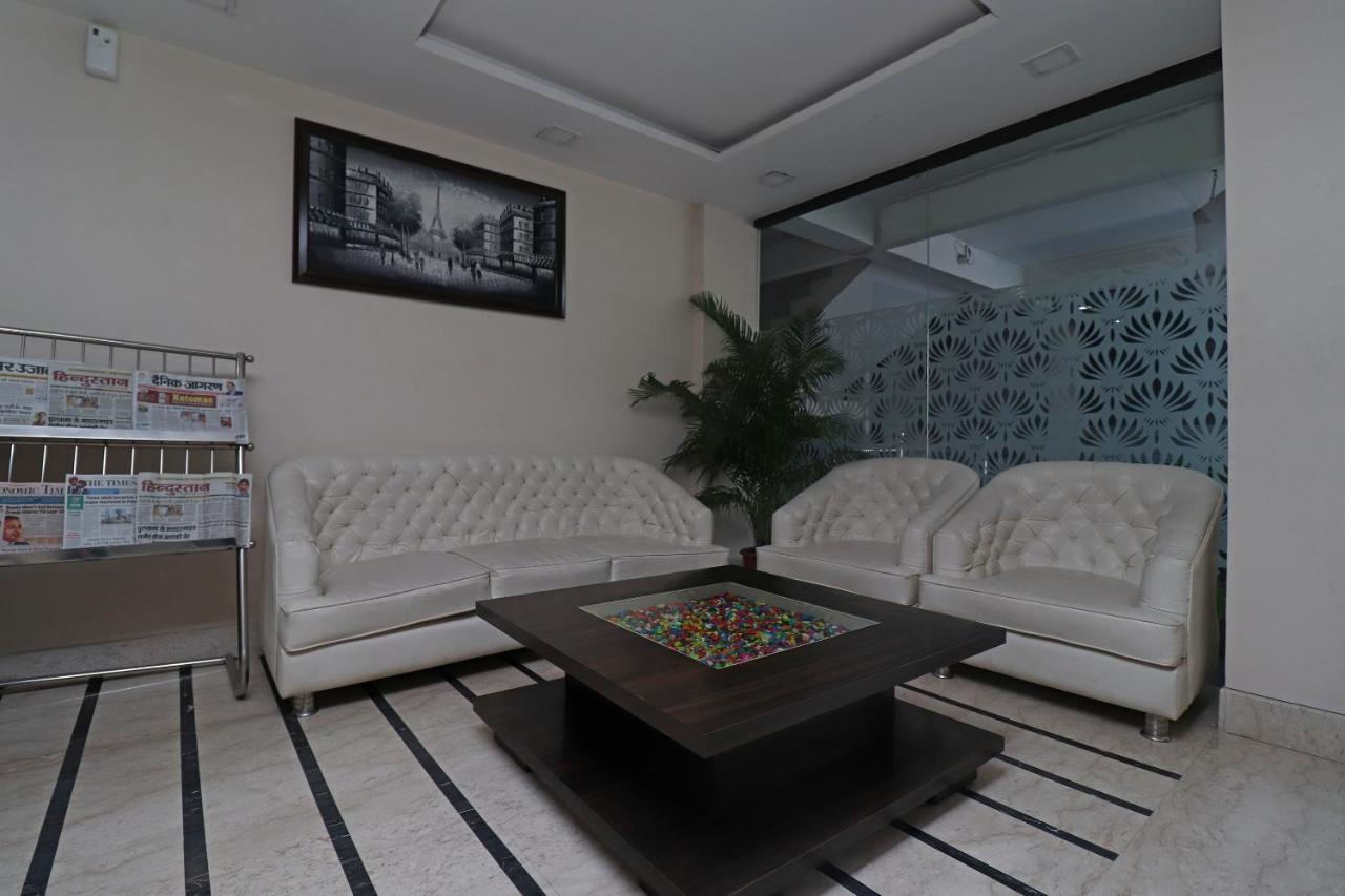 Oyo 29382 Golden Laurel Inn Deoria Buitenkant foto